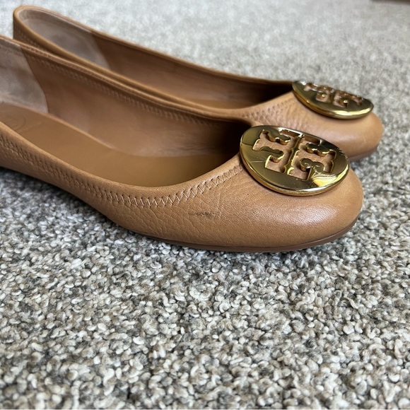Tory Burch Royal Tan/Gold Reva Tumbled Leather Flats, Size 7 - Picture 6 of 7